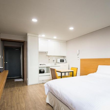 W Ocean Pension Seogwipo Bagian luar foto