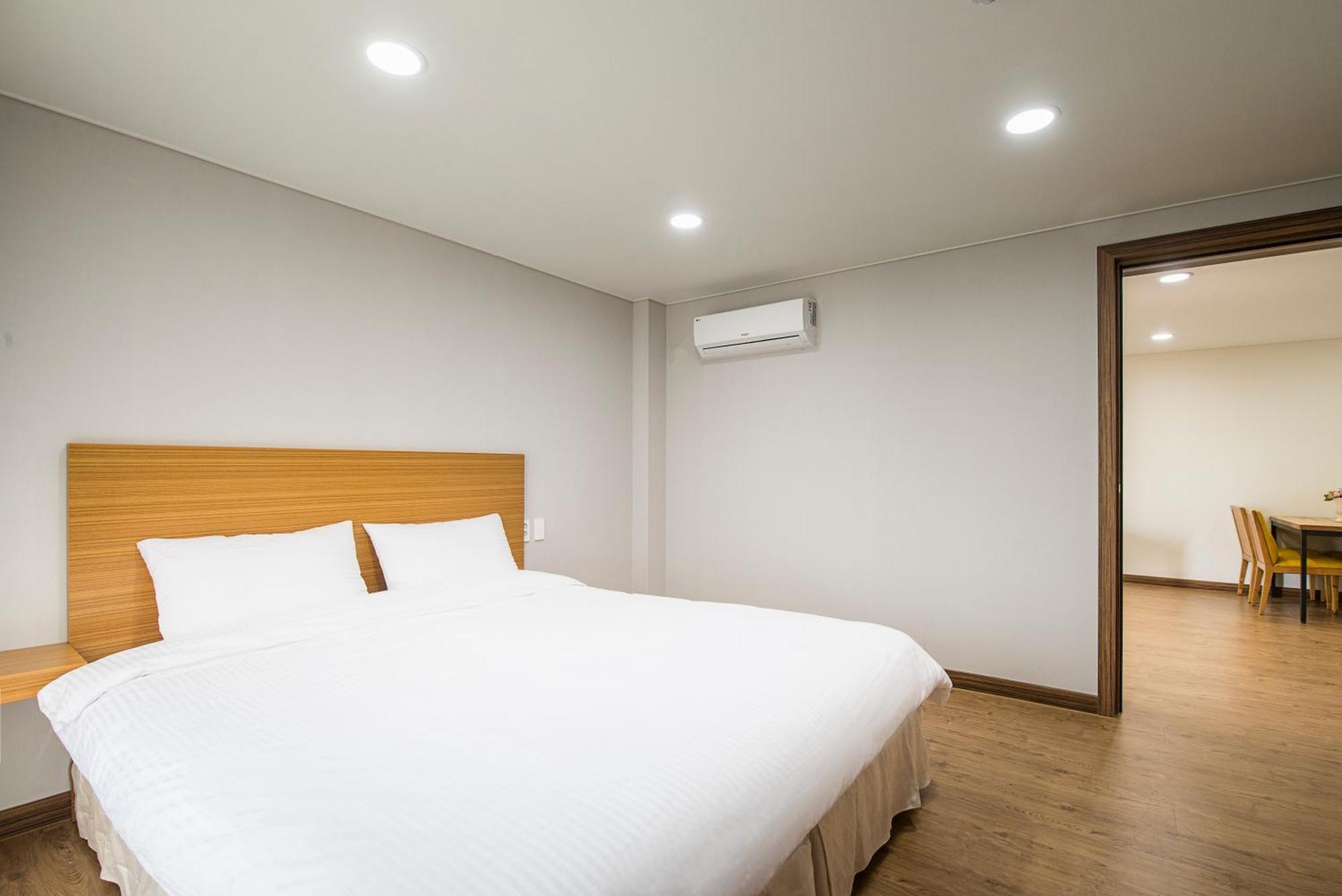 W Ocean Pension Seogwipo Bagian luar foto