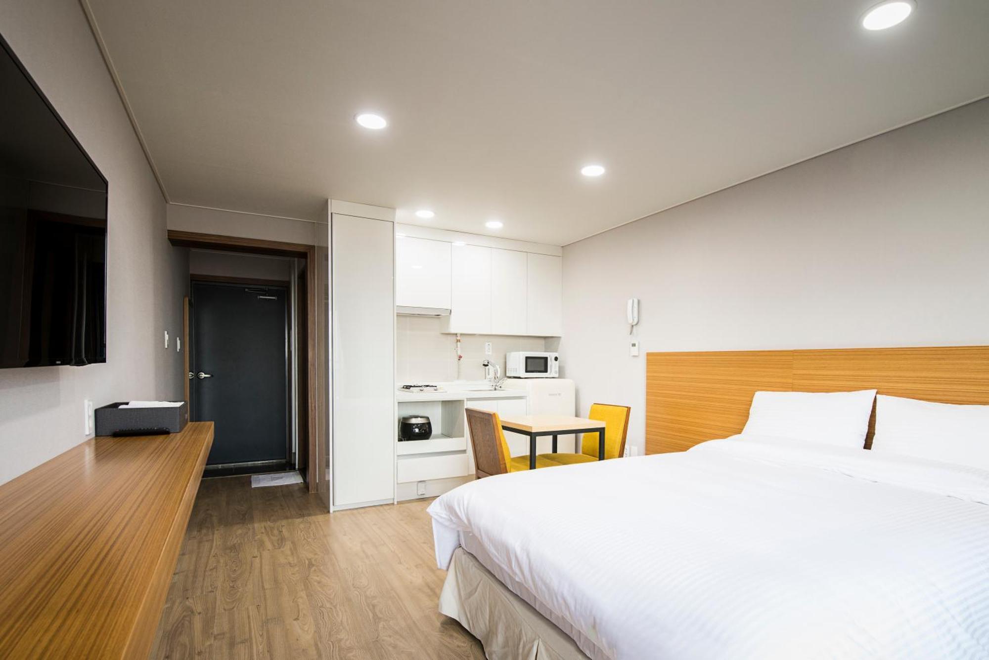 W Ocean Pension Seogwipo Bagian luar foto