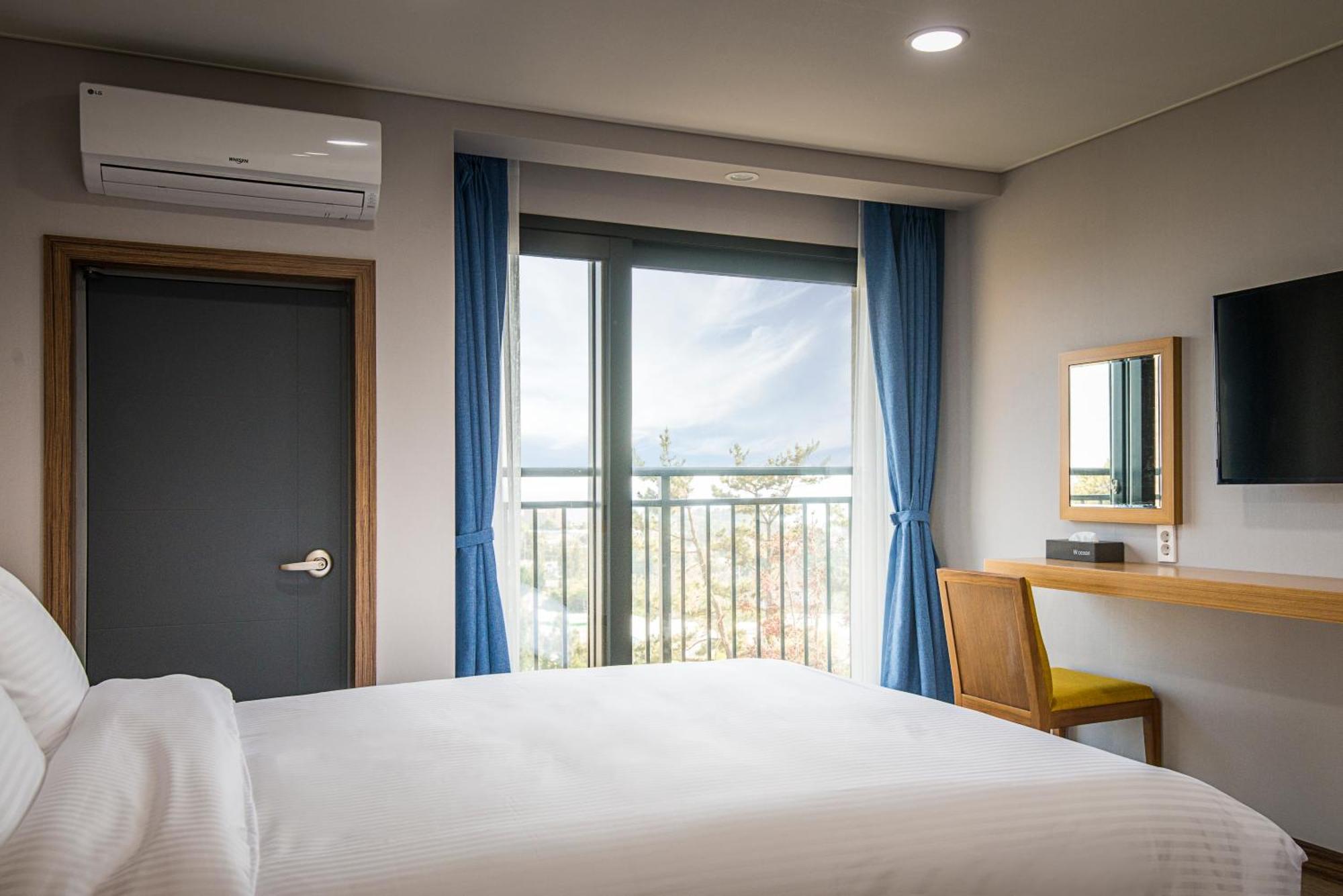 W Ocean Pension Seogwipo Bagian luar foto