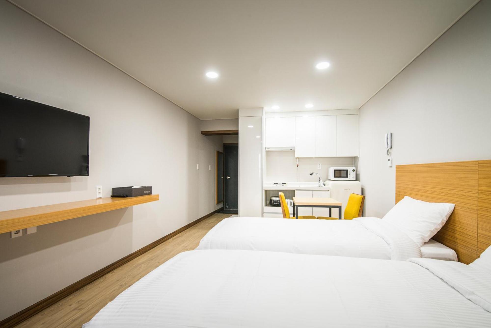 W Ocean Pension Seogwipo Bagian luar foto
